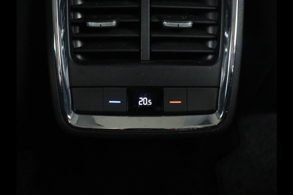 Škoda ENYAQ iV 80 | Stoel & stuurverwarming | Carplay | Keyless | Navigatie | Camera | Half leder | Cruise control | Full LED | Parkeerhulp