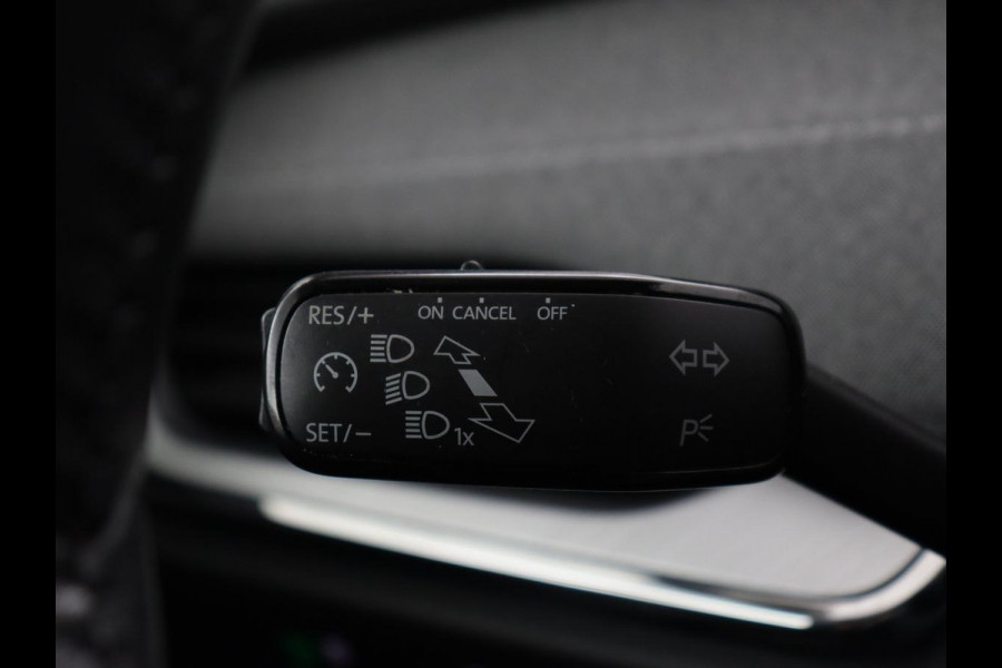 Škoda ENYAQ iV 80 | Stoel & stuurverwarming | Carplay | Keyless | Navigatie | Camera | Half leder | Cruise control | Full LED | Parkeerhulp