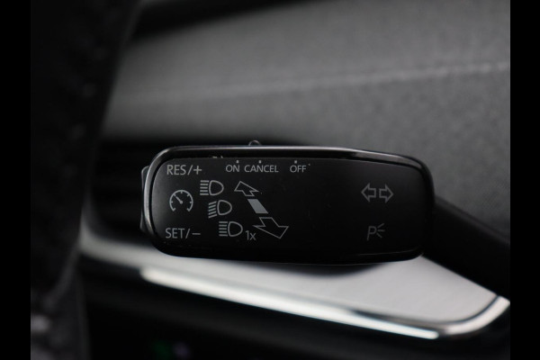 Škoda ENYAQ iV 80 | Stoel & stuurverwarming | Carplay | Keyless | Navigatie | Camera | Half leder | Cruise control | Full LED | Parkeerhulp