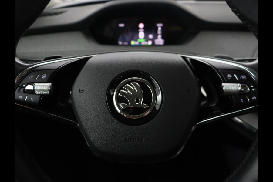 Škoda ENYAQ iV 80 | Stoel & stuurverwarming | Carplay | Keyless | Navigatie | Camera | Half leder | Cruise control | Full LED | Parkeerhulp