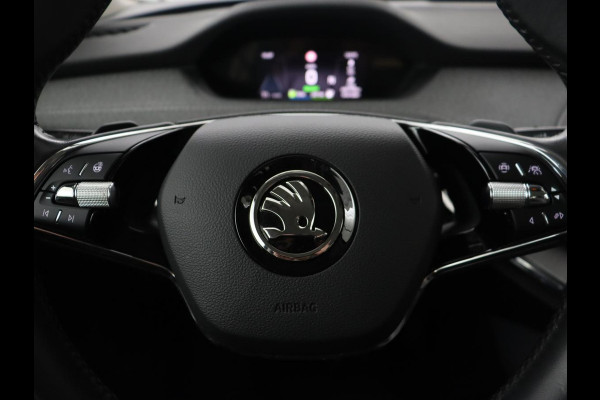Škoda ENYAQ iV 80 | Stoel & stuurverwarming | Carplay | Keyless | Navigatie | Camera | Half leder | Cruise control | Full LED | Parkeerhulp