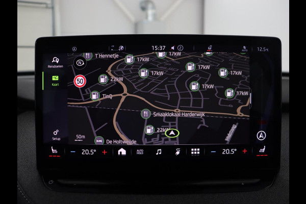 Škoda ENYAQ iV 80 | Stoel & stuurverwarming | Carplay | Keyless | Navigatie | Camera | Half leder | Cruise control | Full LED | Parkeerhulp