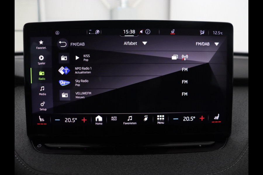 Škoda ENYAQ iV 80 | Stoel & stuurverwarming | Carplay | Keyless | Navigatie | Camera | Half leder | Cruise control | Full LED | Parkeerhulp