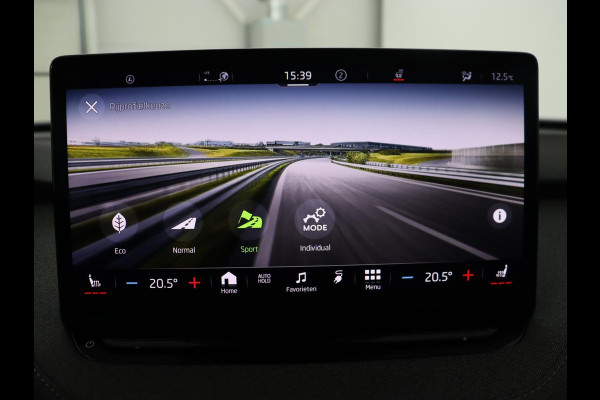 Škoda ENYAQ iV 80 | Stoel & stuurverwarming | Carplay | Keyless | Navigatie | Camera | Half leder | Cruise control | Full LED | Parkeerhulp