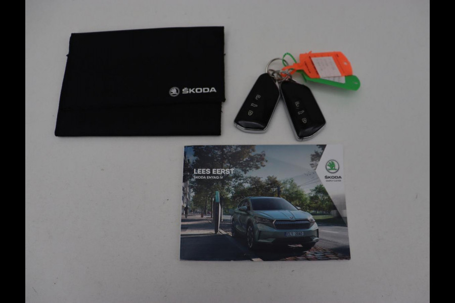 Škoda ENYAQ iV 80 | Stoel & stuurverwarming | Carplay | Keyless | Navigatie | Camera | Half leder | Cruise control | Full LED | Parkeerhulp