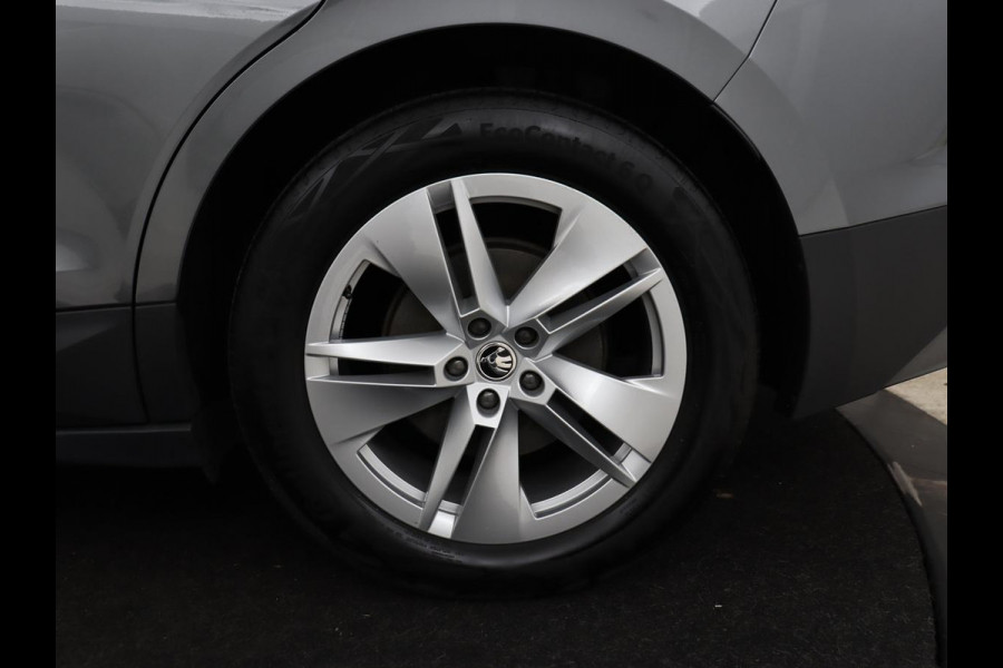 Škoda ENYAQ iV 80 | Stoel & stuurverwarming | Carplay | Keyless | Navigatie | Camera | Half leder | Cruise control | Full LED | Parkeerhulp