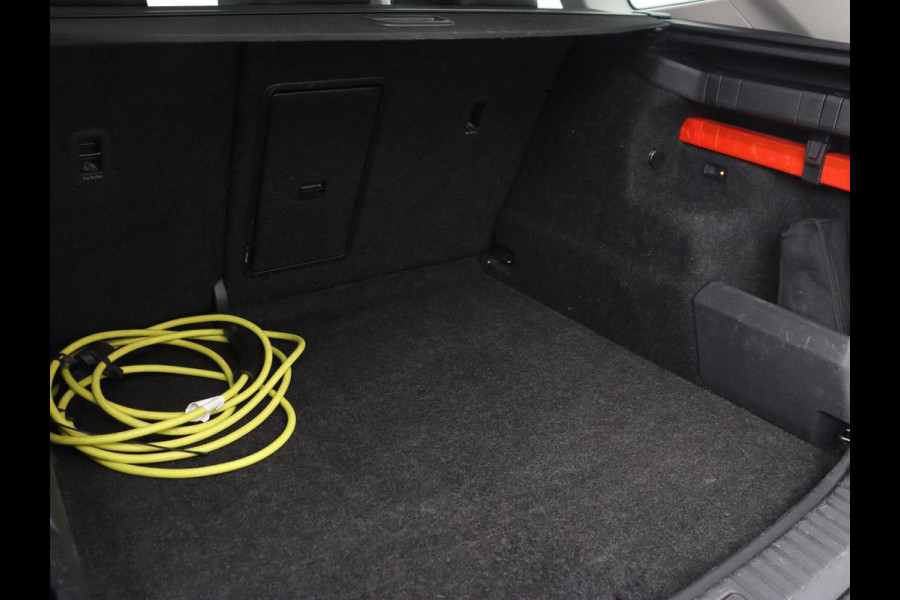 Škoda ENYAQ iV 80 | Stoel & stuurverwarming | Carplay | Keyless | Navigatie | Camera | Half leder | Cruise control | Full LED | Parkeerhulp