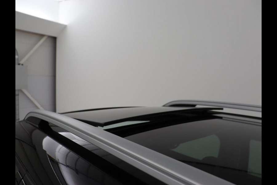 MINI Countryman 1.5 Cooper | Panoramadak | Leder | Stoelverwarming | Climate Control | JCW pakket | Head-up | Harman/Kardon