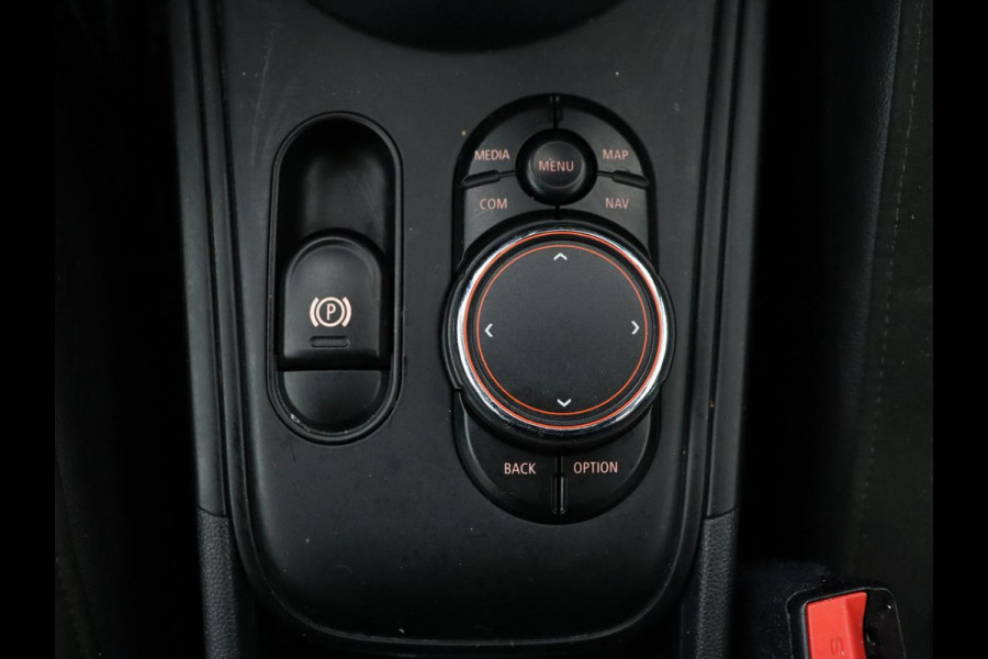 MINI Countryman 1.5 Cooper | Panoramadak | Leder | Stoelverwarming | Climate Control | JCW pakket | Head-up | Harman/Kardon