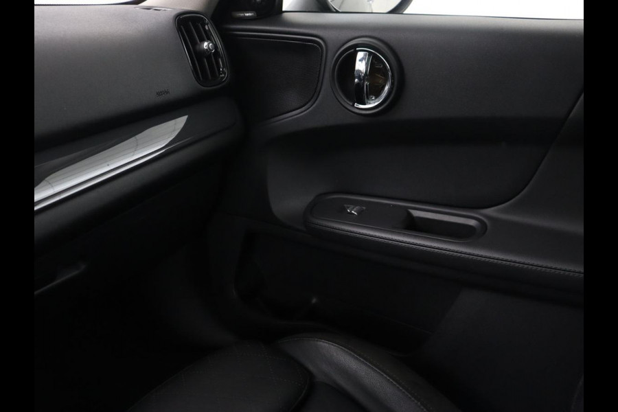 MINI Countryman 1.5 Cooper | Panoramadak | Leder | Stoelverwarming | Climate Control | JCW pakket | Head-up | Harman/Kardon