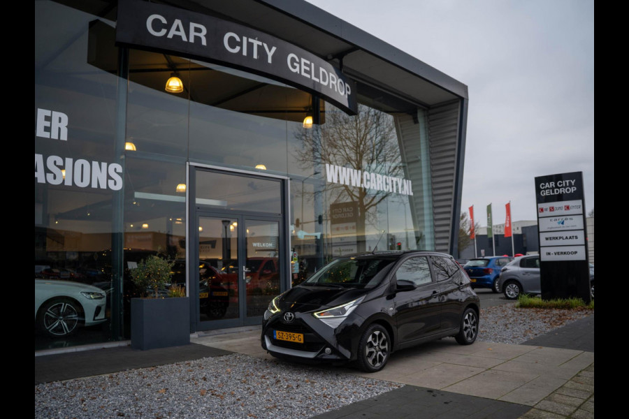 Toyota Aygo 1.0 VVT-i x-first / Carplay / Camera / Subwoofer / LM velgen