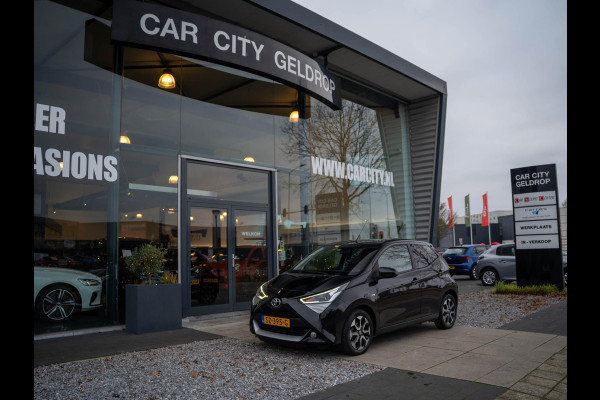 Toyota Aygo 1.0 VVT-i x-first / Carplay / Camera / Subwoofer / LM velgen