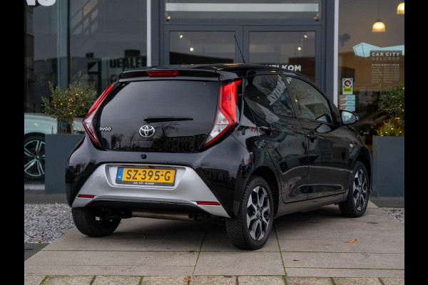 Toyota Aygo 1.0 VVT-i x-first / Carplay / Camera / Subwoofer / LM velgen