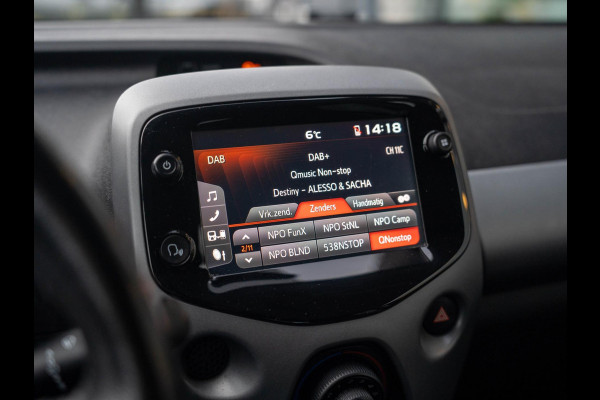 Toyota Aygo 1.0 VVT-i x-first / Carplay / Camera / Subwoofer / LM velgen
