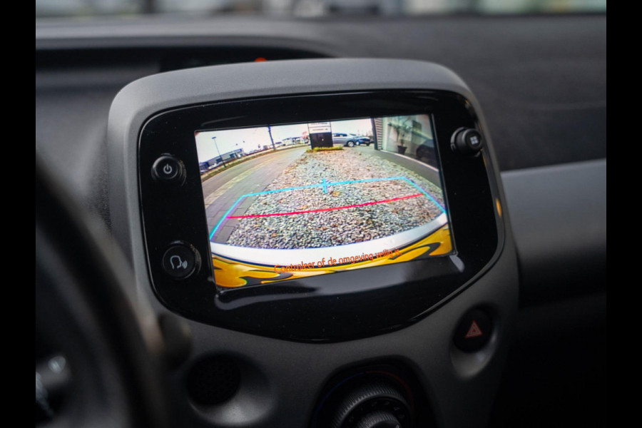 Toyota Aygo 1.0 VVT-i x-first / Carplay / Camera / Subwoofer / LM velgen