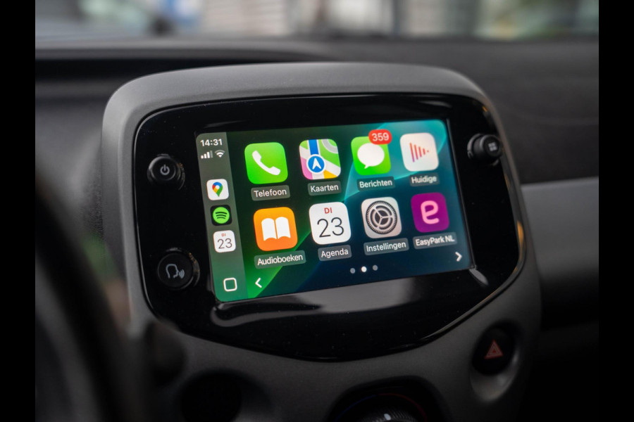 Toyota Aygo 1.0 VVT-i x-first / Carplay / Camera / Subwoofer / LM velgen