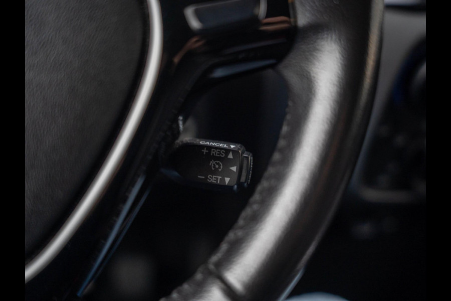 Toyota Aygo 1.0 VVT-i x-first / Carplay / Camera / Subwoofer / LM velgen