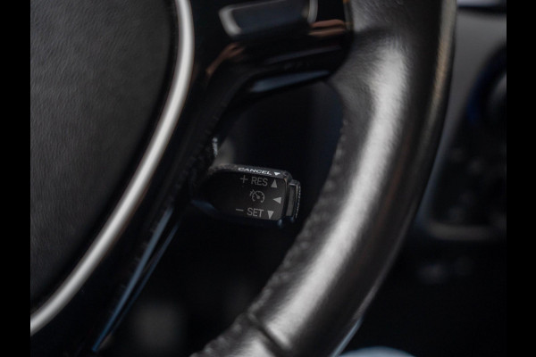 Toyota Aygo 1.0 VVT-i x-first / Carplay / Camera / Subwoofer / LM velgen