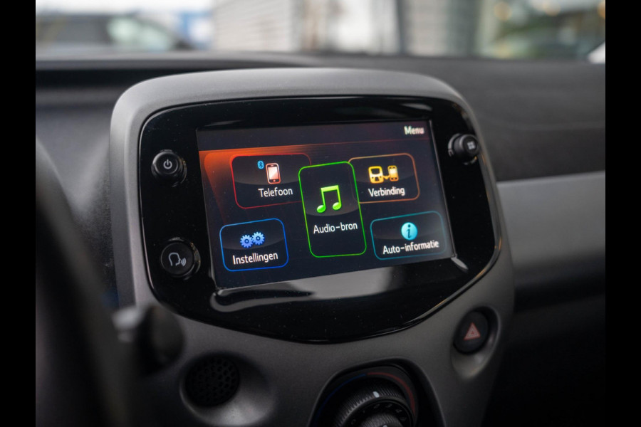 Toyota Aygo 1.0 VVT-i x-first / Carplay / Camera / Subwoofer / LM velgen