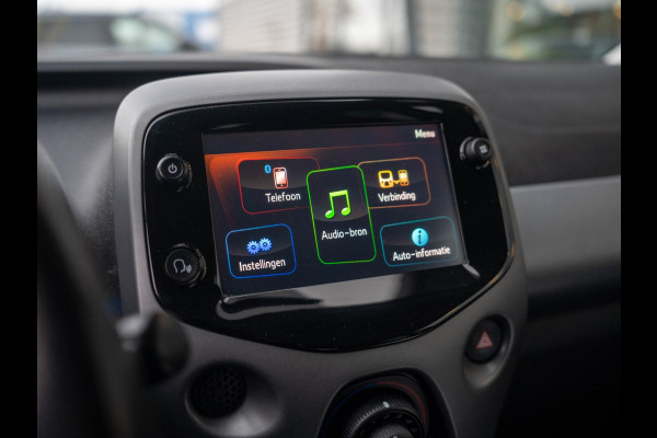 Toyota Aygo 1.0 VVT-i x-first / Carplay / Camera / Subwoofer / LM velgen