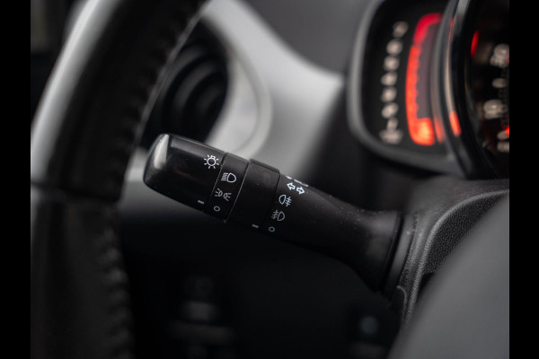 Toyota Aygo 1.0 VVT-i x-first / Carplay / Camera / Subwoofer / LM velgen