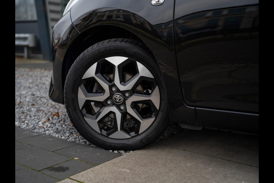 Toyota Aygo 1.0 VVT-i x-first / Carplay / Camera / Subwoofer / LM velgen