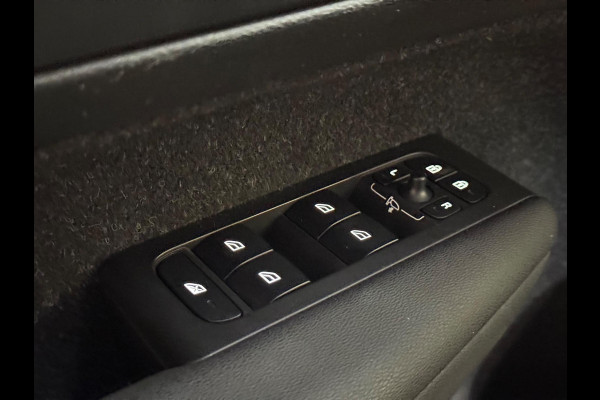 Volvo XC40 1.5 T5 Twin Engine Inscription R Design | Pano | Cruise | Camera | Stoelverwarming | Leer | Carplay
