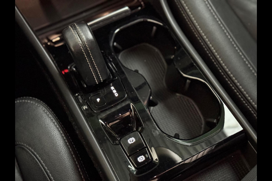 Volvo XC40 1.5 T5 Twin Engine Inscription R Design | Pano | Cruise | Camera | Stoelverwarming | Leer | Carplay