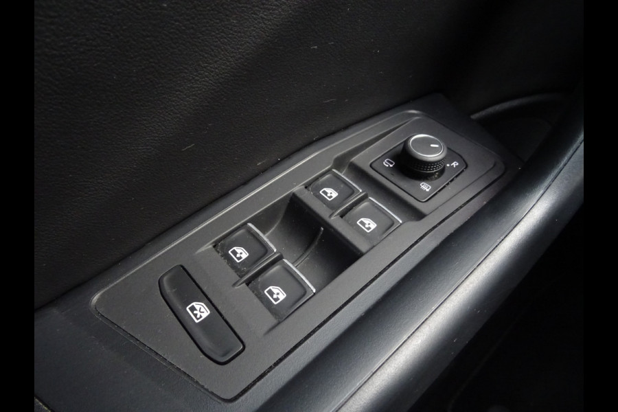 Volkswagen T-Roc 1.5 TSI R-Line * IQ LIGHT * KEYLESS * CARPLAY !!