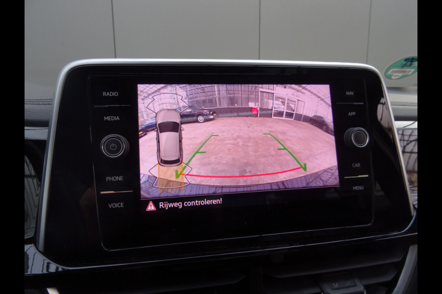 Volkswagen T-Roc 1.5 TSI R-Line * IQ LIGHT * KEYLESS * CARPLAY !!