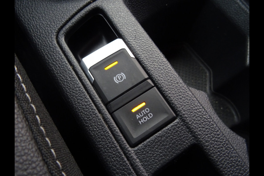 Volkswagen T-Roc 1.5 TSI R-Line * IQ LIGHT * KEYLESS * CARPLAY !!