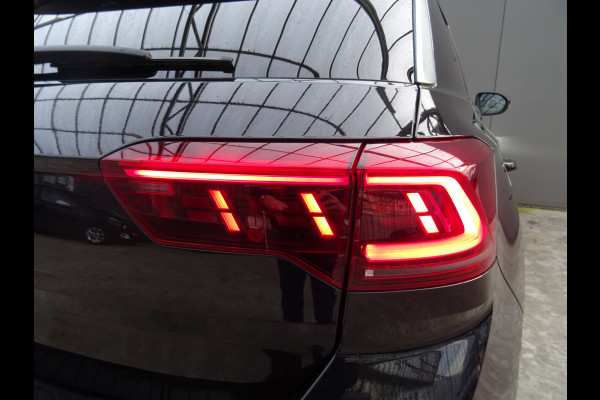 Volkswagen T-Roc 1.5 TSI R-Line * IQ LIGHT * KEYLESS * CARPLAY !!