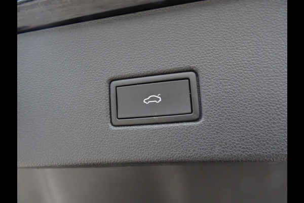 Volkswagen T-Roc 1.5 TSI R-Line * IQ LIGHT * KEYLESS * CARPLAY !!