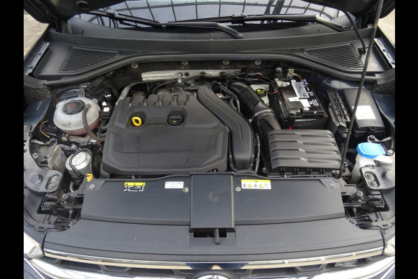 Volkswagen T-Roc 1.5 TSI R-Line * IQ LIGHT * KEYLESS * CARPLAY !!