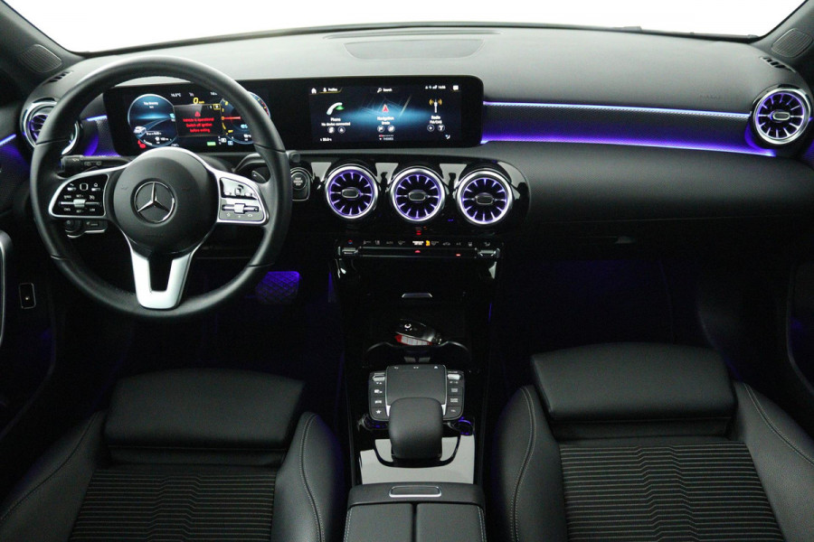 Mercedes-Benz A-Klasse 250 e Business Solution AMG Limited (SFEERVERLICHTING, STOELVERWARMING, ACHTERUITRIJCAMERA, NAVIGATIE)