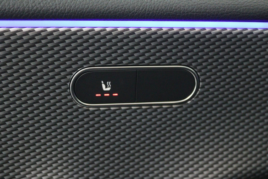 Mercedes-Benz A-Klasse 250 e Business Solution AMG Limited (SFEERVERLICHTING, STOELVERWARMING, ACHTERUITRIJCAMERA, NAVIGATIE)