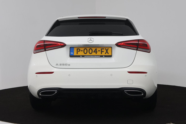 Mercedes-Benz A-Klasse 250 e Business Solution AMG Limited (SFEERVERLICHTING, STOELVERWARMING, ACHTERUITRIJCAMERA, NAVIGATIE)