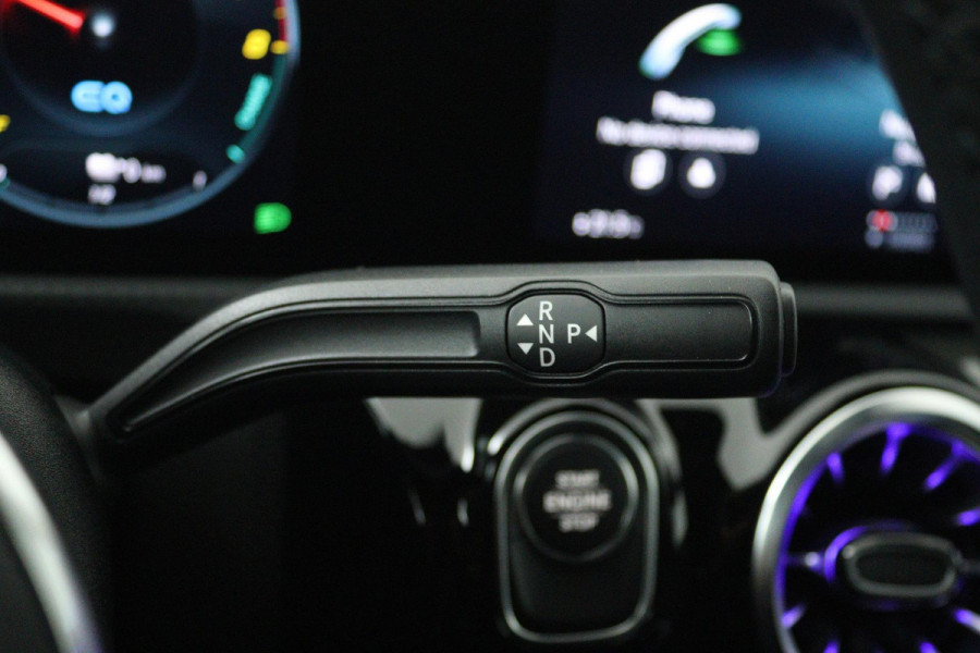 Mercedes-Benz A-Klasse 250 e Business Solution AMG Limited (SFEERVERLICHTING, STOELVERWARMING, ACHTERUITRIJCAMERA, NAVIGATIE)