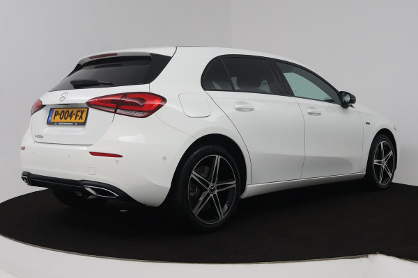 Mercedes-Benz A-Klasse 250 e Business Solution AMG Limited (SFEERVERLICHTING, STOELVERWARMING, ACHTERUITRIJCAMERA, NAVIGATIE)
