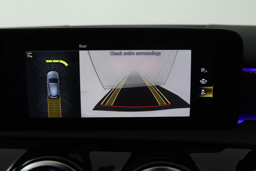 Mercedes-Benz A-Klasse 250 e Business Solution AMG Limited (SFEERVERLICHTING, STOELVERWARMING, ACHTERUITRIJCAMERA, NAVIGATIE)