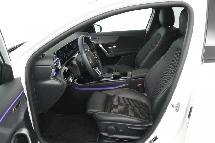 Mercedes-Benz A-Klasse 250 e Business Solution AMG Limited (SFEERVERLICHTING, STOELVERWARMING, ACHTERUITRIJCAMERA, NAVIGATIE)
