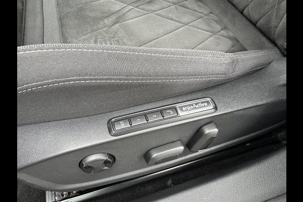 Volkswagen Golf 1.5 eTSI 150PK DSG Style IQLight|ACC|Camera|Memory|Massage|DAB|CarPlay