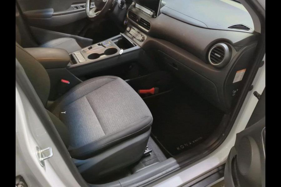 Hyundai Kona EV Comfort 64 kWh Airco Navi Carplay PDC VA+ Camera Full LED Cruise Control Lane Assist Digital Dashboard