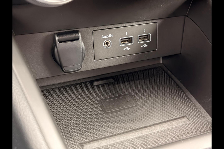 Renault Clio 1.3 TCe Intens 17'' LED Leder CarPlay Camera Keyless