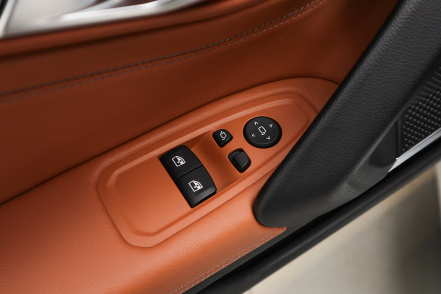 BMW Z4 Roadster sDrive30i High Exe M-pakket HUD Leer Camera PDC Stoelverwarming Stuurverwarming Memory seats LM velgen