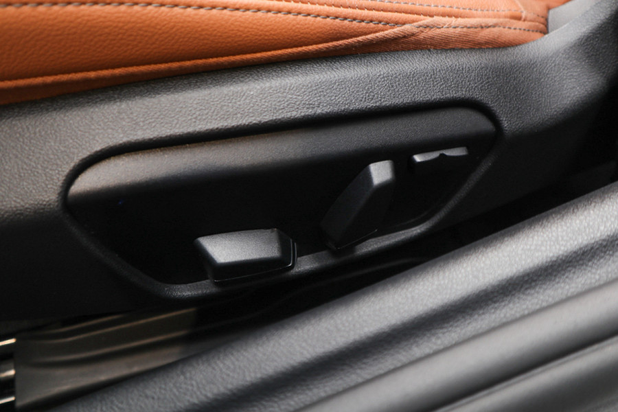 BMW Z4 Roadster sDrive30i High Exe M-pakket HUD Leer Camera PDC Stoelverwarming Stuurverwarming Memory seats LM velgen