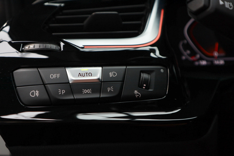 BMW Z4 Roadster sDrive30i High Exe M-pakket HUD Leer Camera PDC Stoelverwarming Stuurverwarming Memory seats LM velgen