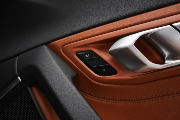 BMW Z4 Roadster sDrive30i High Exe M-pakket HUD Leer Camera PDC Stoelverwarming Stuurverwarming Memory seats LM velgen