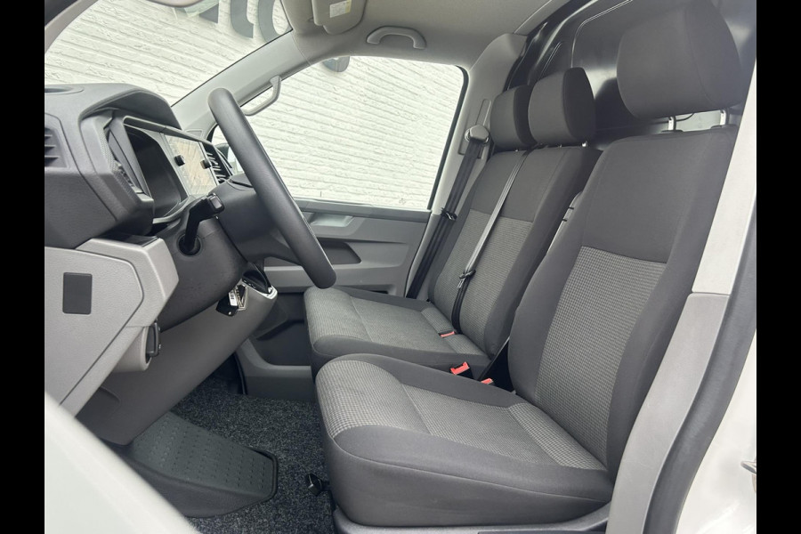 Volkswagen Transporter 2.0 TDI L2H1 28 Automaat Carplay Cruise PDC V+A DAB Airco Trekhaak