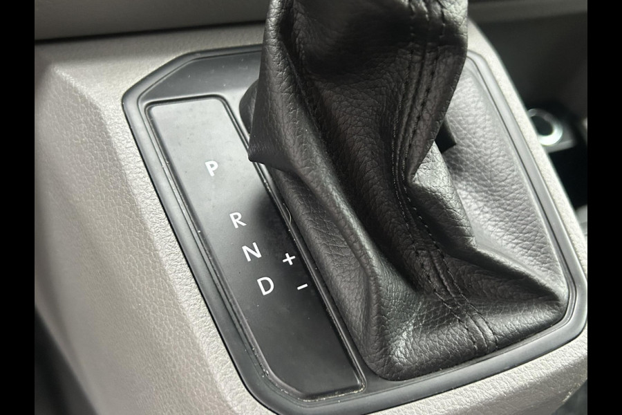 Volkswagen Transporter 2.0 TDI L2H1 28 Automaat Carplay Cruise PDC V+A DAB Airco Trekhaak